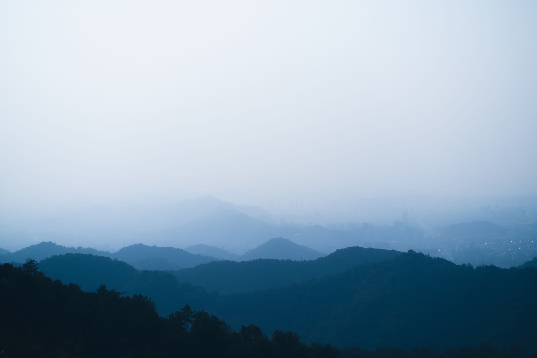 宁邦汽车服务与市场常见品牌维修方案对比分析